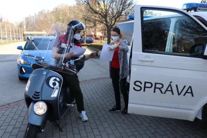 Na podanie daňového priznania vám ostáva už len pár dní, opäť ho môžete odovzdať aj priamo z auta