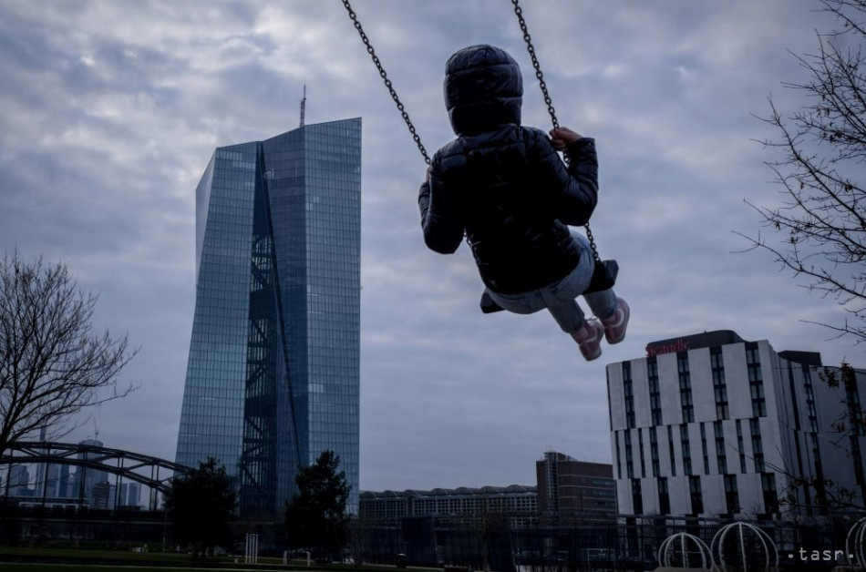 De Cos: Prvé zníženie úrokových sadzieb ECB by mohlo prísť už v júni