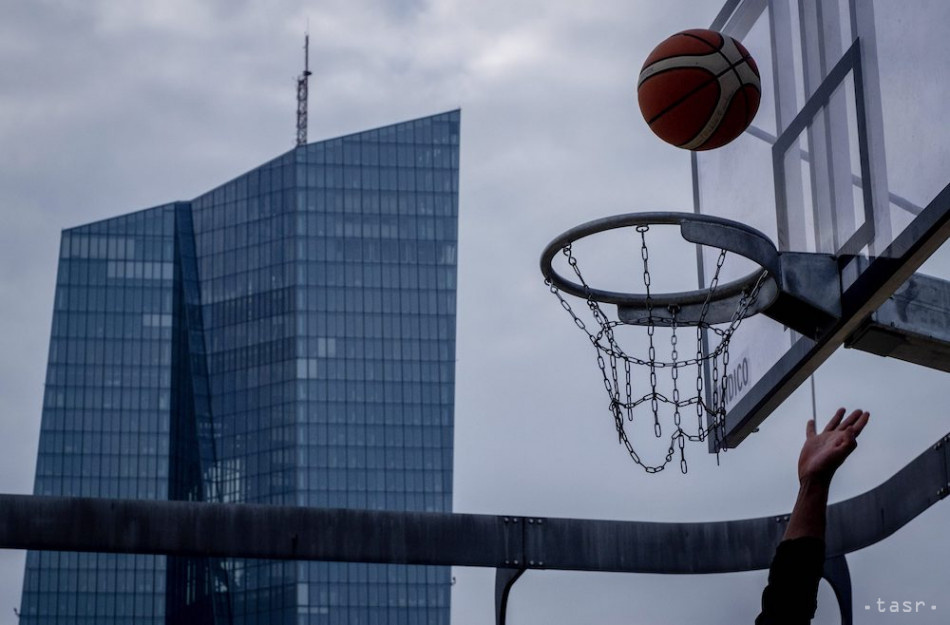 Rehn: ECB začala diskusiu o znížení úrokových sadzieb