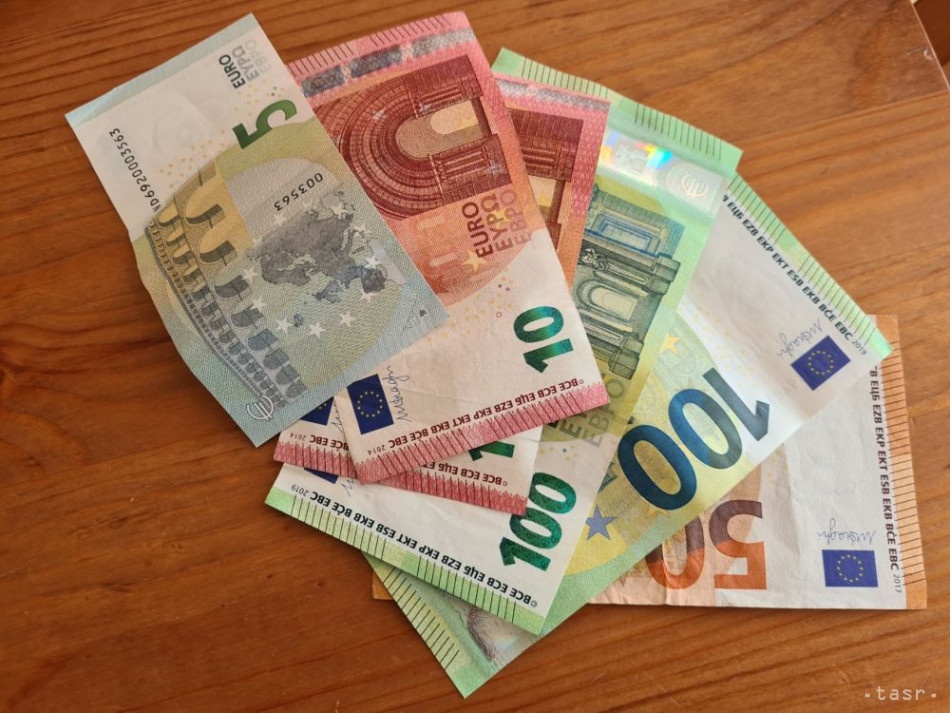 Euro kleslo na trojmesačné minimum 