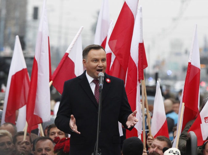 Poľský prezident chce ukončiť spor s Európskou komisiou, navrhuje zrušiť sporný orgán